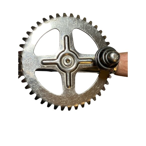 Vintage Egg Beater Hand Mixer Red Wood Handle Made in USA - Picture 3 of 11